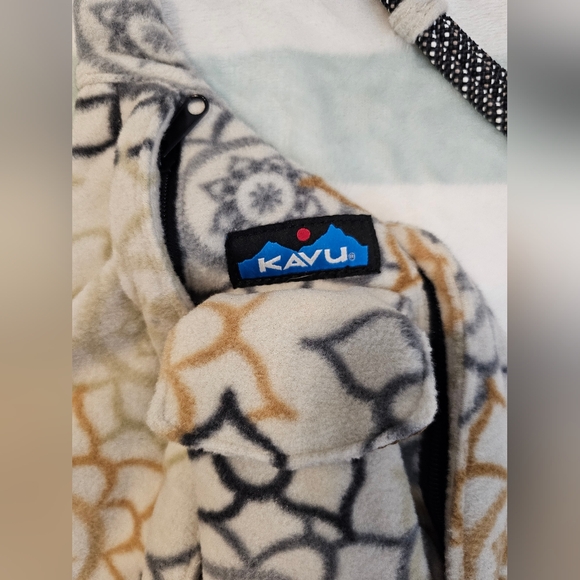 KAVU mini polar sling backpack - Picture 6 of 8